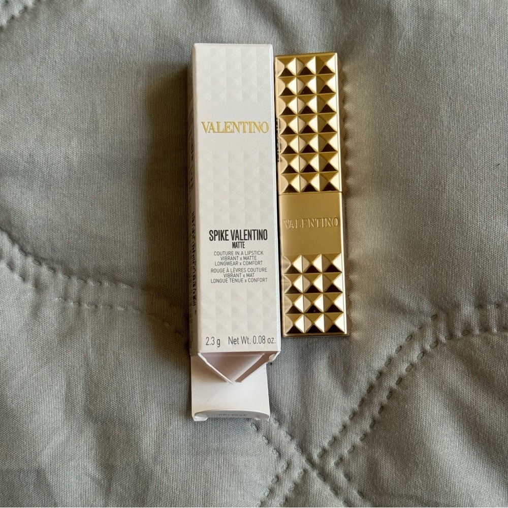 Valentino spike lipstick 100r